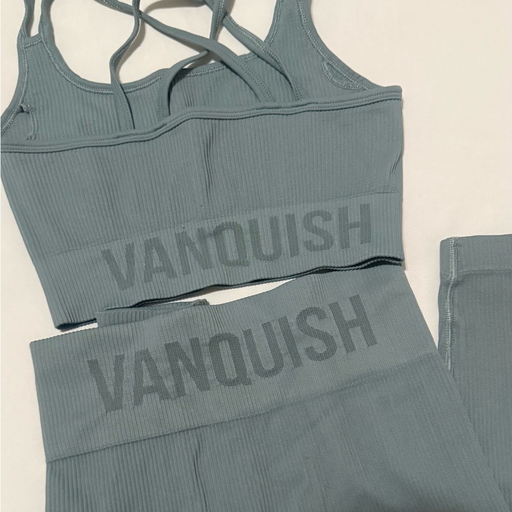 Vanquish Women's Gray Activewear Set